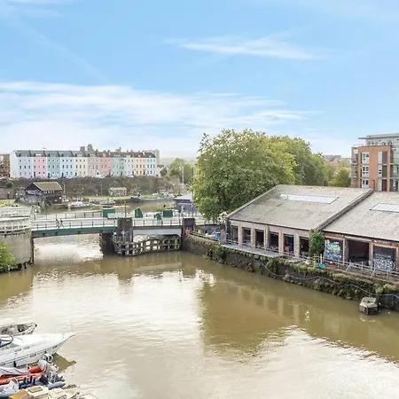 Cosy 2 Bed Flat In On River Avon