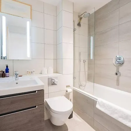 Cosy 2 Bed Flat In On River Avon