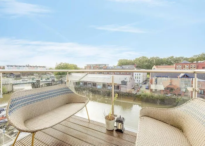 Cosy 2 Bed Flat In On River Avon *