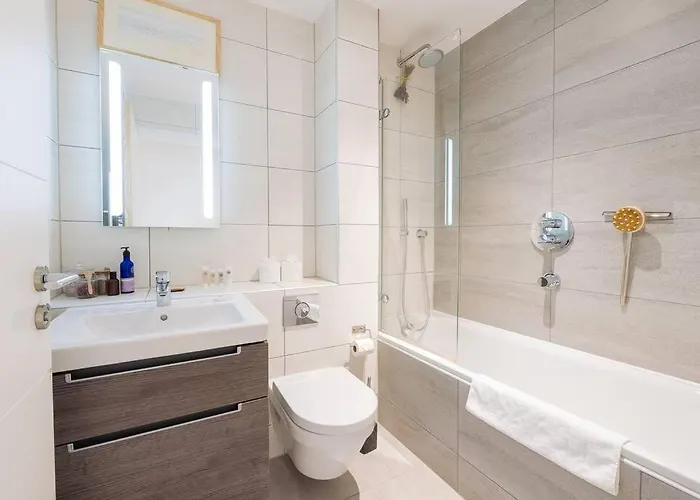 Cosy 2 Bed Flat In On River Avon