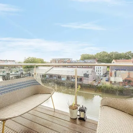 Cosy 2 Bed Flat In On River Avon *